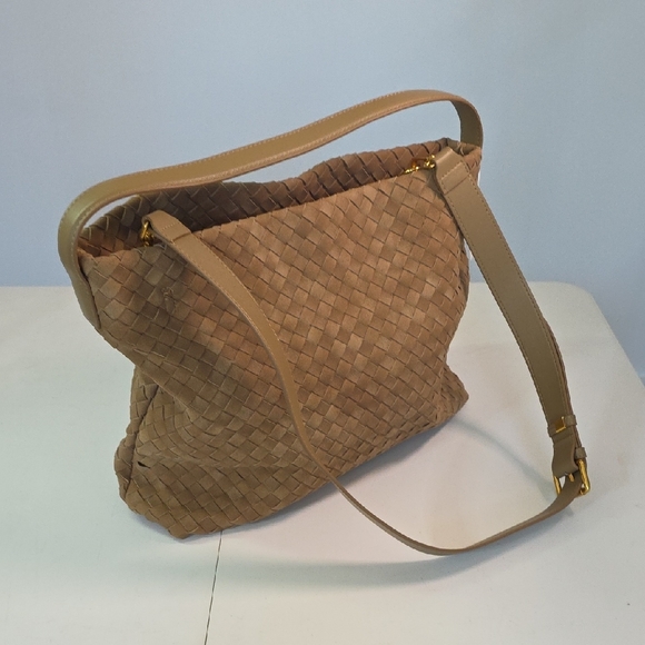 Elegant Tan Woven Shoulder Bag - Picture 6 of 7